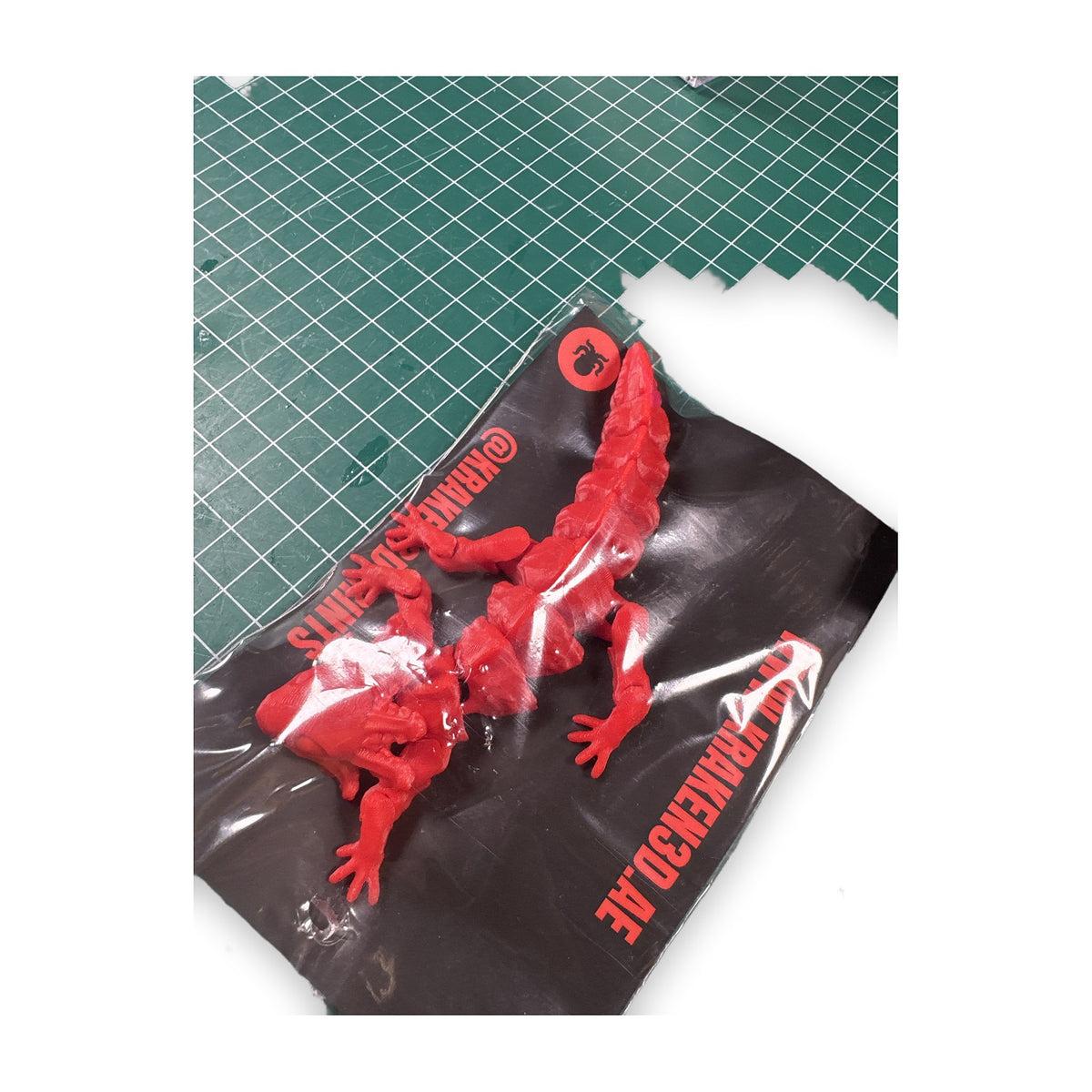 Red articulated lizard in Kraken packaging